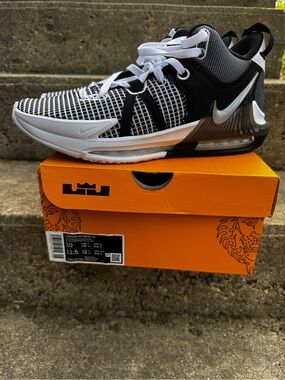 Nike LeBron Witness VII Basketball Shoe - Black, White & Silver